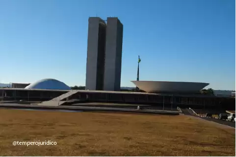 Dispensa de reconhecimento de firma e de autenticação de cópias é aprovada pelo Senado