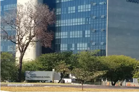 Ausência de contrapartida invalida redução de adicional de insalubridade de gari